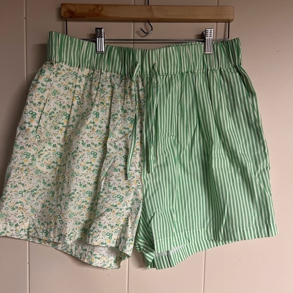 Avec Les Filles Pants - Avec les filles 100% Cotton Green mixed print green & white shorts size XL NWT
